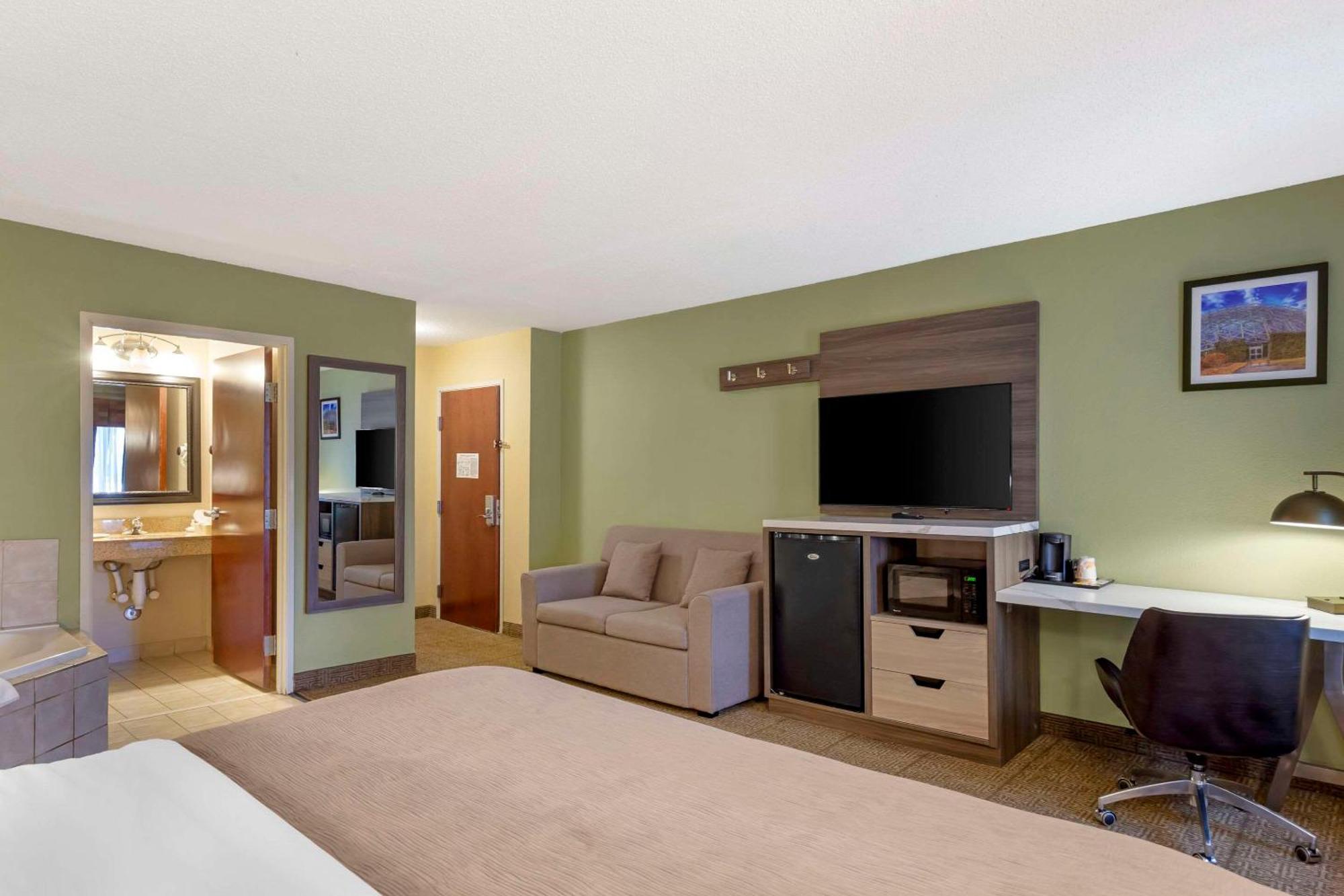 Quality Inn Raleigh Downtown Exterior photo