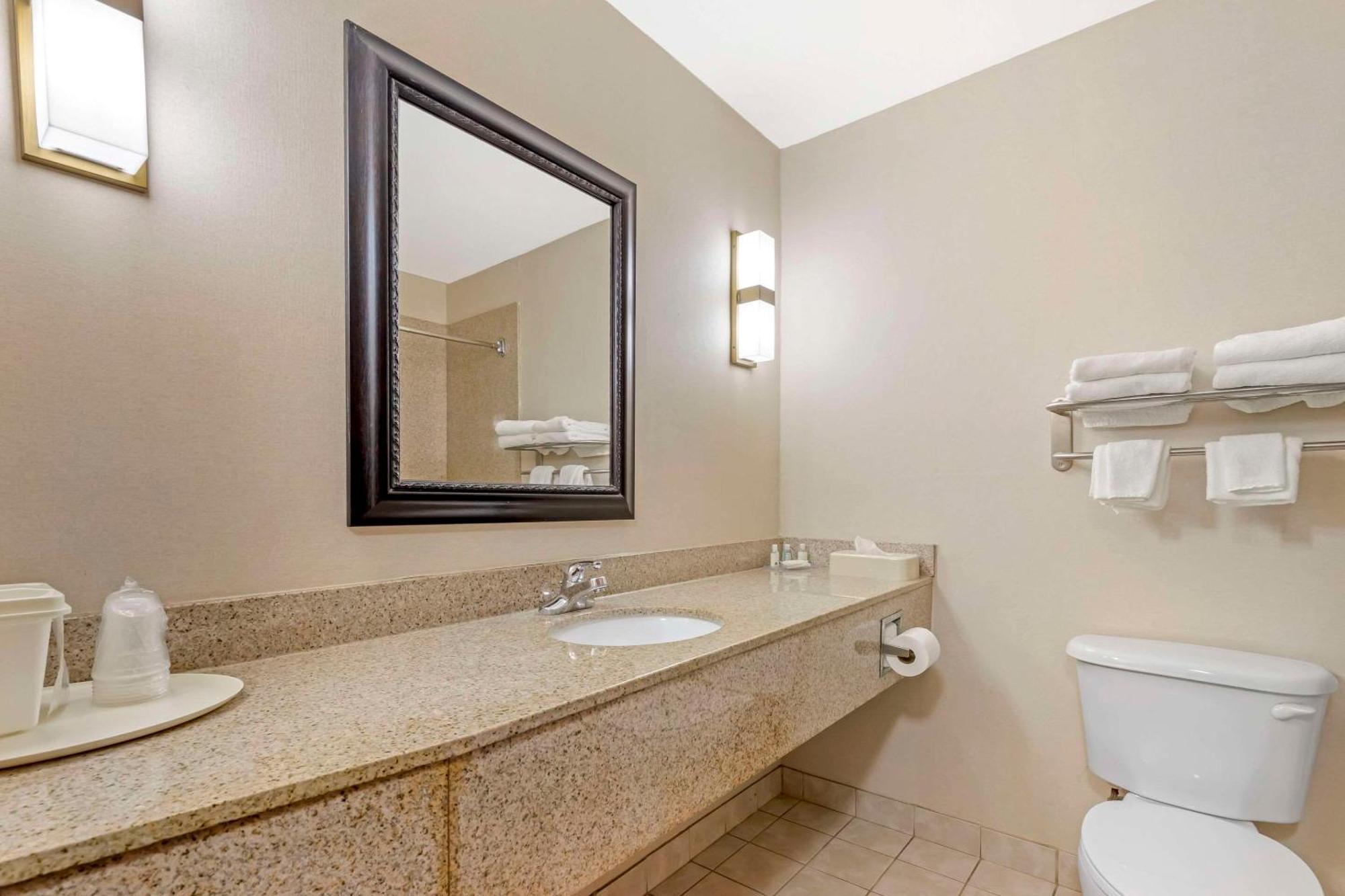 Quality Inn Raleigh Downtown Exterior photo