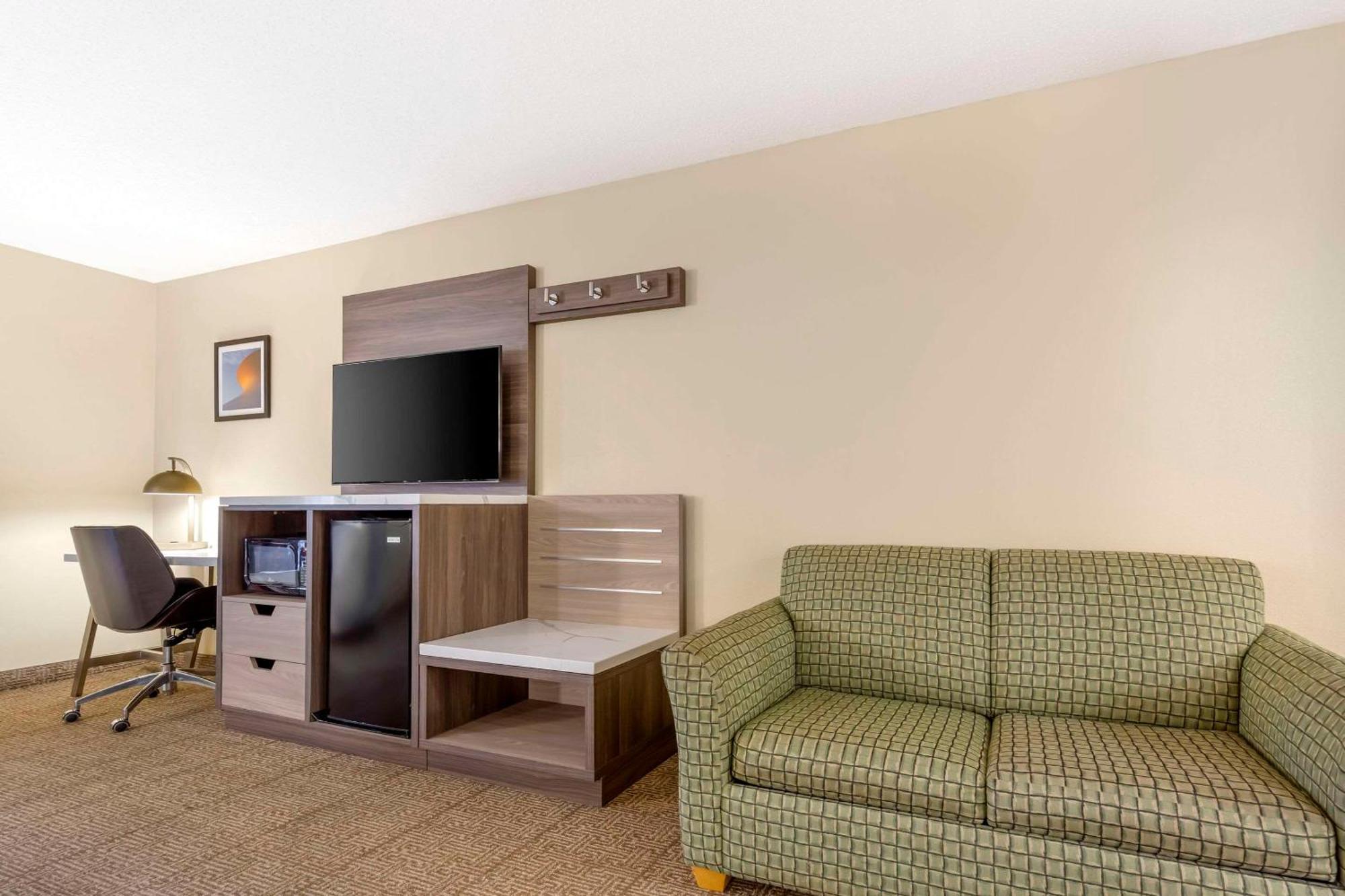 Quality Inn Raleigh Downtown Exterior photo