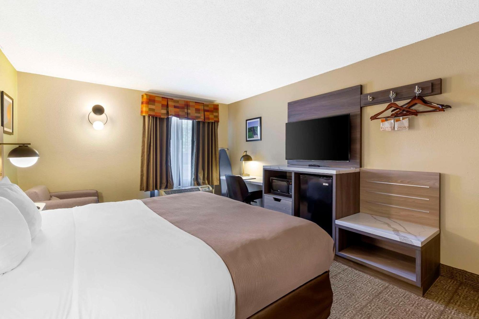 Quality Inn Raleigh Downtown Exterior photo