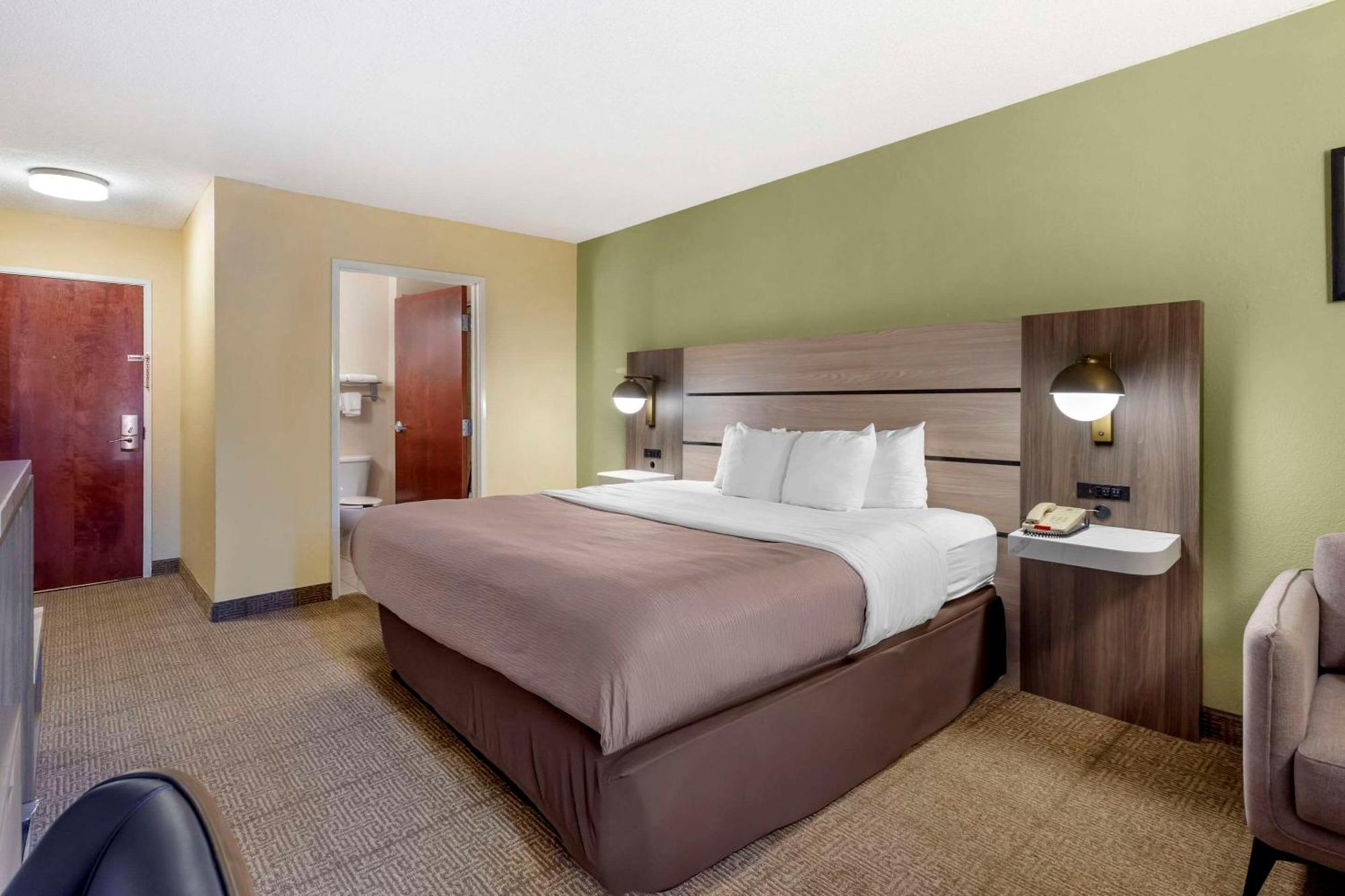 Quality Inn Raleigh Downtown Exterior photo