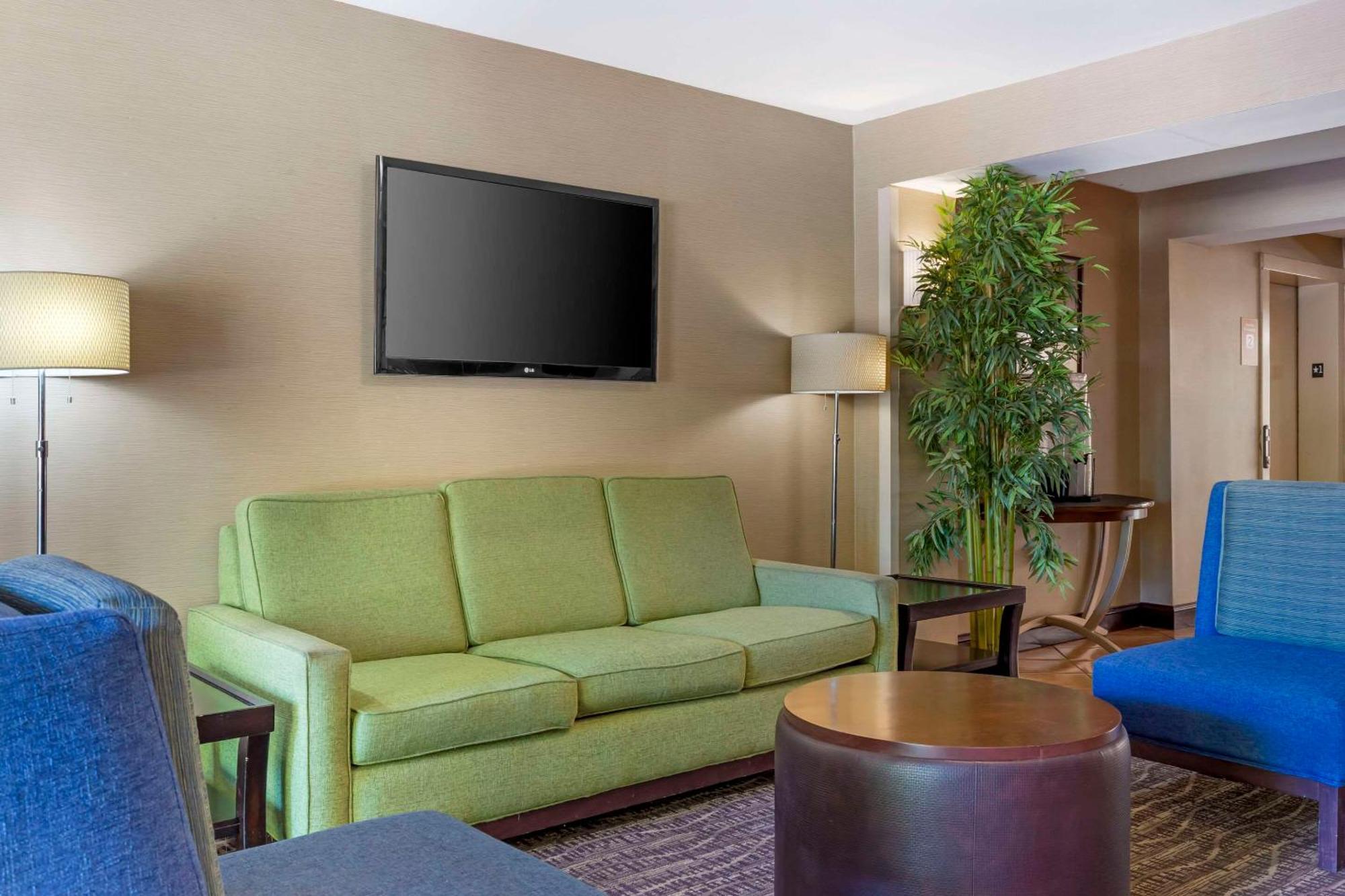 Quality Inn Raleigh Downtown Exterior photo