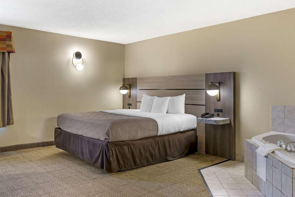 Quality Inn Raleigh Downtown Room photo