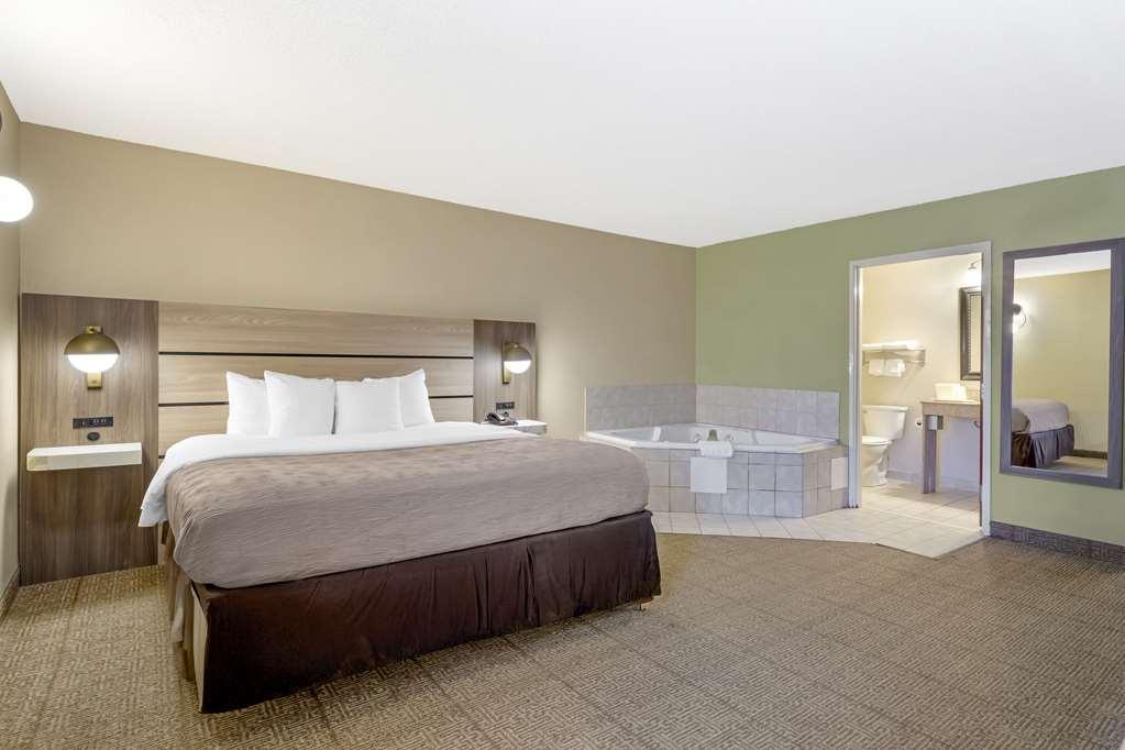 Quality Inn Raleigh Downtown Room photo